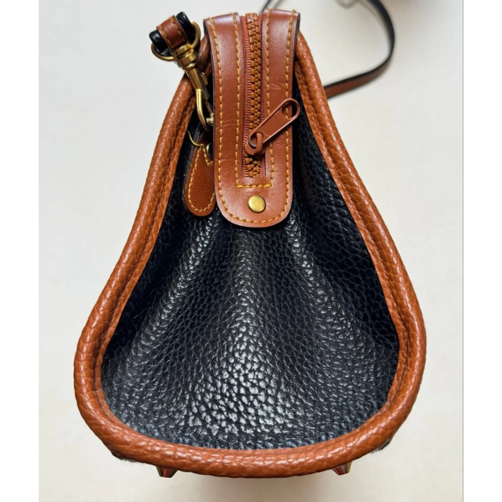 Vintage Dooney & Bourke Classic Boston Style All Weather pebble Leather Satchel